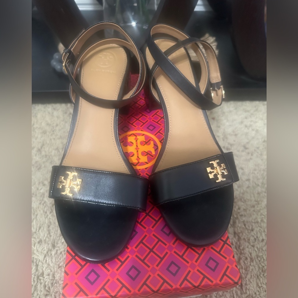 SOLD‼️🌸Tory Burch Kira Sandals🌸